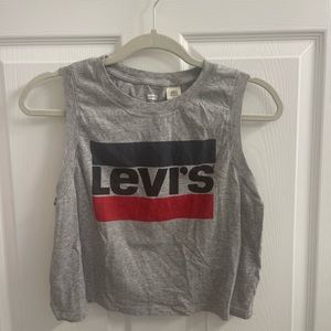 Gray Levi’s cropped tank with logo